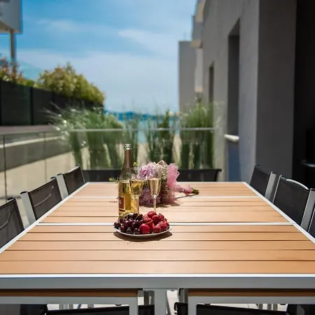 Mm Luxury Diamond & Silver Apartment