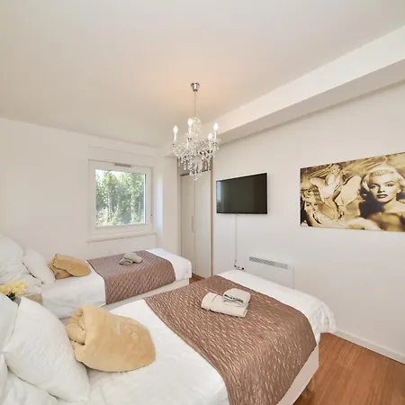 Apartment Mm Luxury Diamond & Silver *