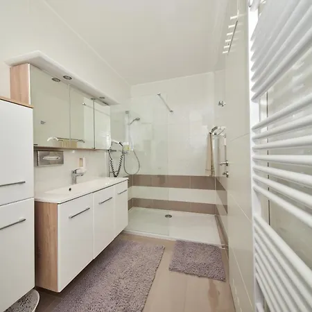 Mm Luxury Diamond & Silver Apartment
