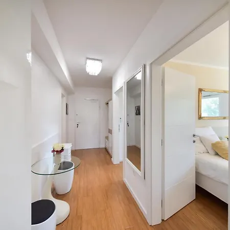 Apartment Mm Luxury Diamond & Silver *