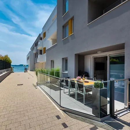Apartment Mm Luxury Diamond & Silver