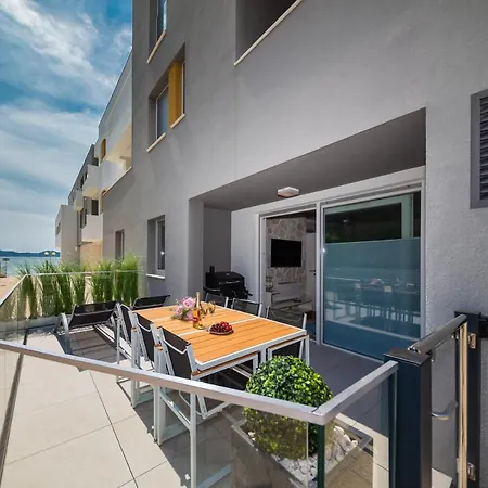 Mm Luxury Diamond & Silver Apartment