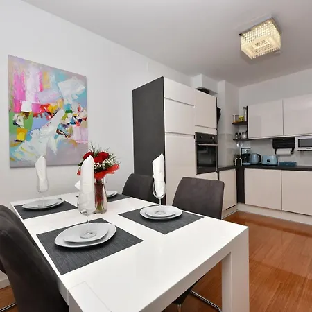 Apartment Mm Luxury Diamond & Silver *