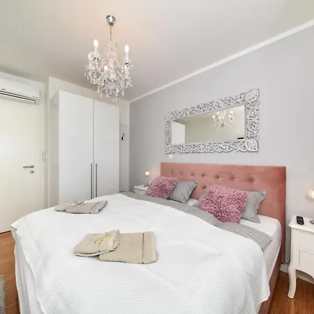 Apartment Mm Luxury Diamond & Silver